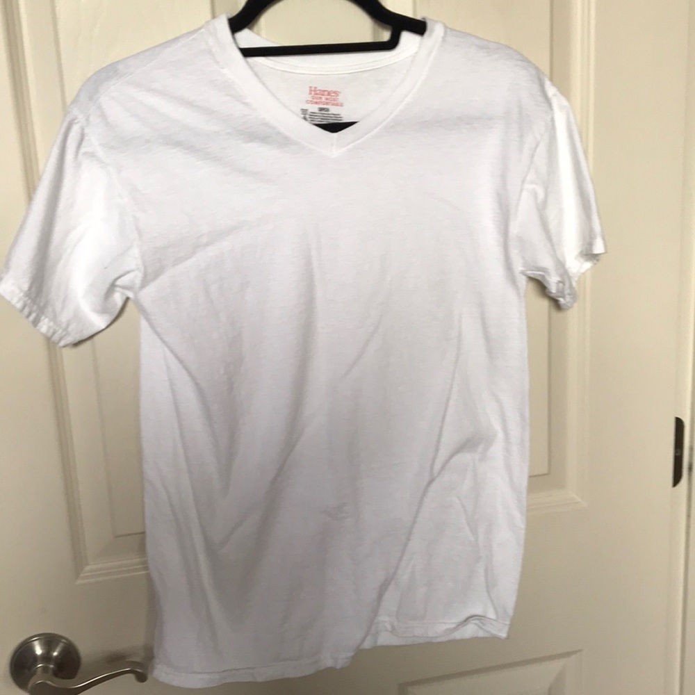 Hanes white short sleeve shirt